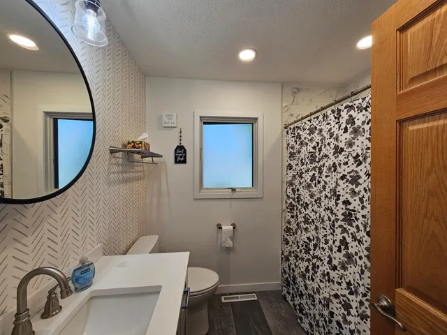 $325,000 | 804 6th Avenue Southeast, Pipestone, MN 56164