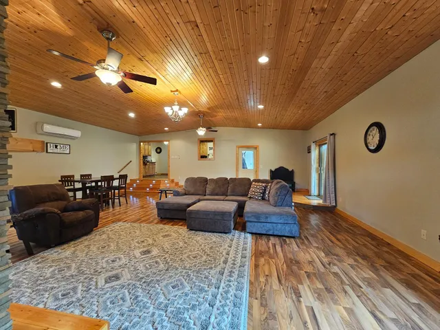 $325,000 | 804 6th Avenue Southeast, Pipestone, MN 56164