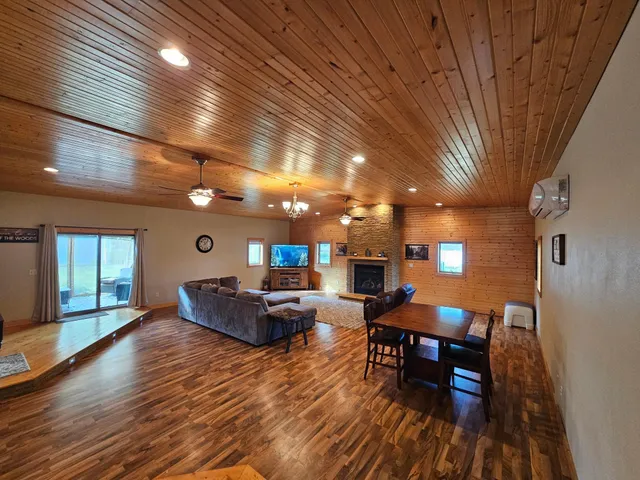 $325,000 | 804 6th Avenue Southeast, Pipestone, MN 56164