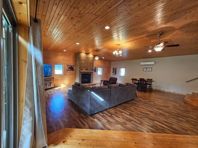 $325,000 | 804 6th Avenue Southeast, Pipestone, MN 56164