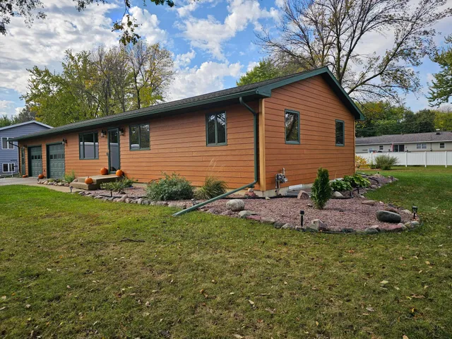 $325,000 | 804 6th Avenue Southeast, Pipestone, MN 56164