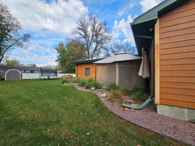 $325,000 | 804 6th Avenue Southeast, Pipestone, MN 56164