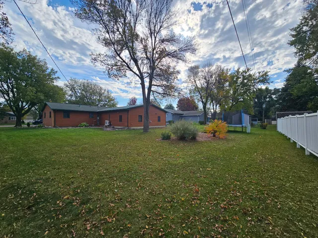 $325,000 | 804 6th Avenue Southeast, Pipestone, MN 56164
