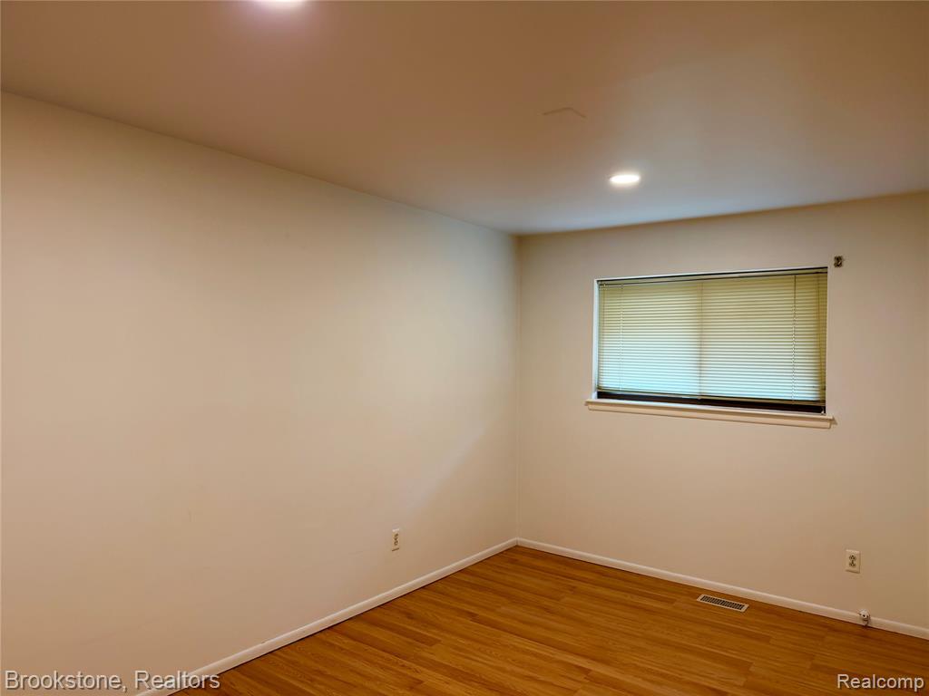 8401 18 18 Mile Road, Unit 196 Sterling Heights, MI 48313 - Photo 6 of 16
