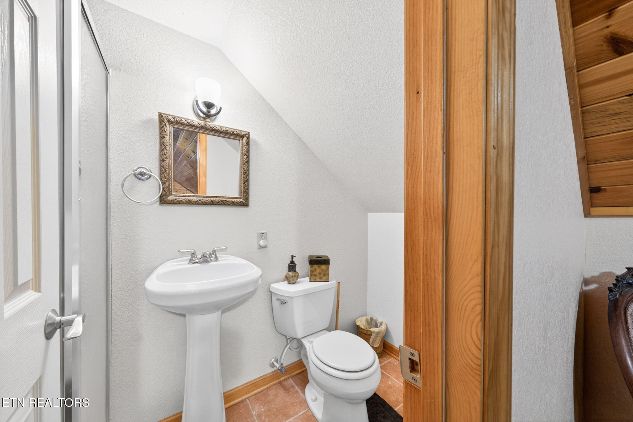 511 Lower River Road Decatur, TN 37322 - Photo 27 of 51 Upper Loft Full Bathroom