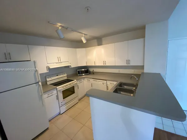 $2,200 | 4500 Northwest 107th Avenue, Unit 2019, Doral, FL 33178