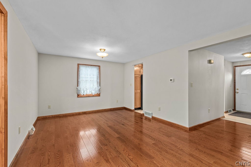 4271 Montezuma Course Clay, NY 13090 - Photo 11 of 26