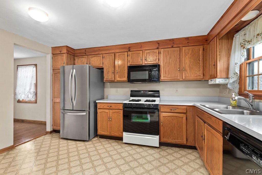 4271 Montezuma Course Clay, NY 13090 - Photo 6 of 26