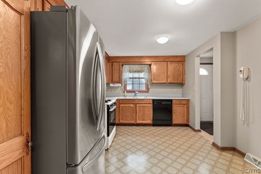 4271 Montezuma Course Clay, NY 13090 - Photo 9 of 26