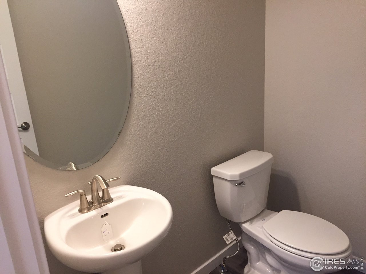 8645 16th St Road Greeley, CO 80634 - Photo 5 of 16 Powder bath