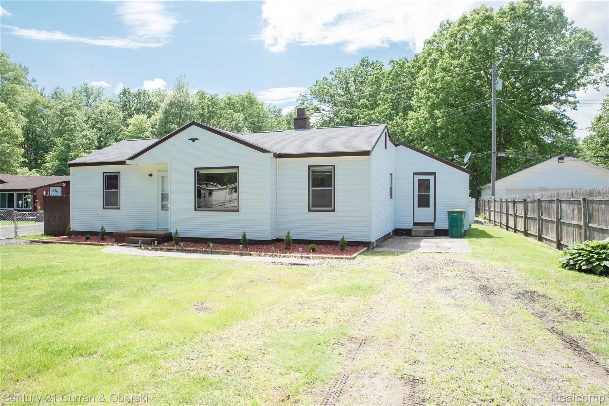 19460 Sylvia Road Romulus, MI 48174 - Photo 1 of 16 DSC_9511.jpg
