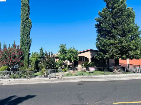 $2,400 | 1044 Agate Avenue, Manteca, CA 95336