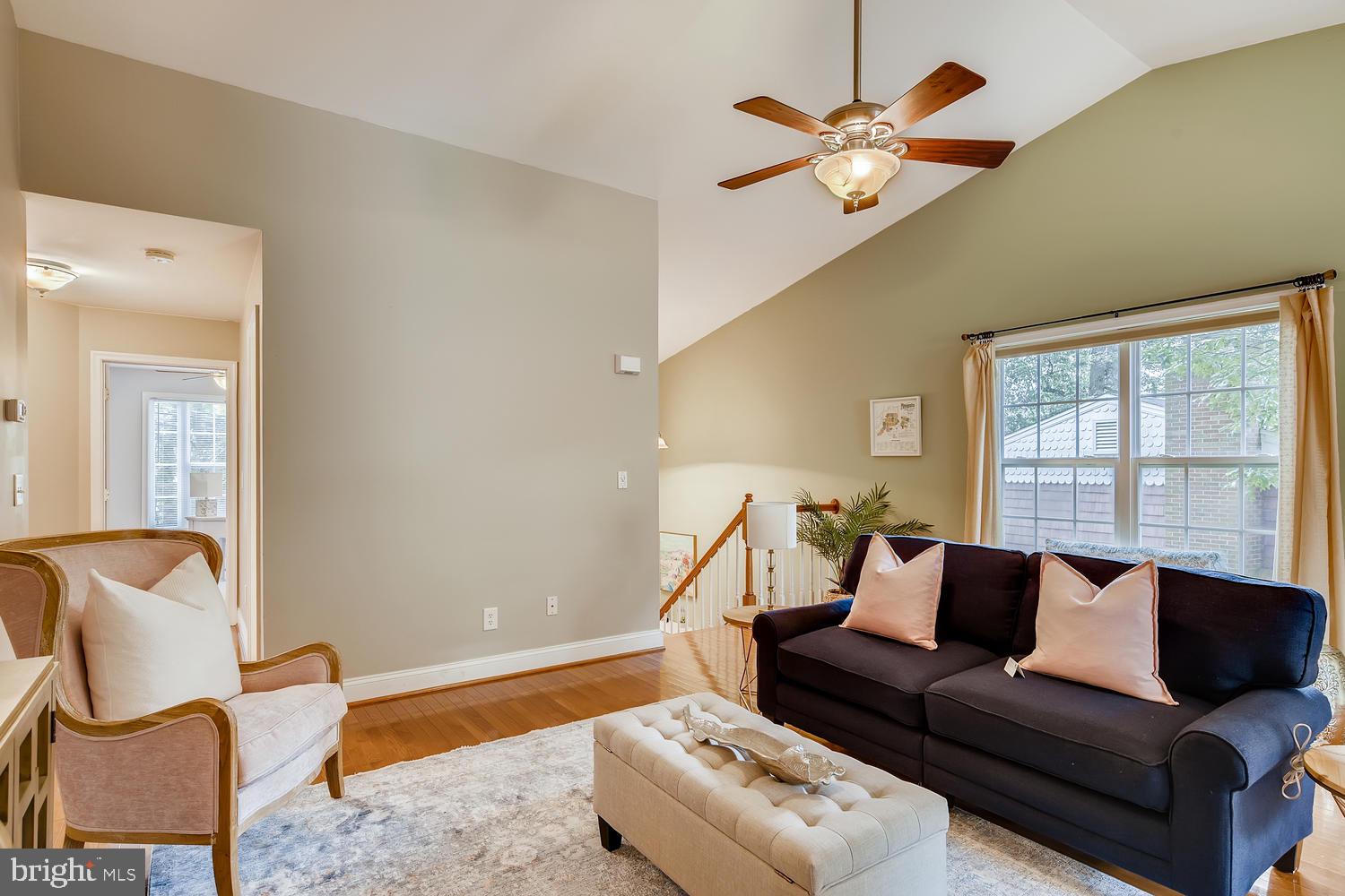 641 Hollywood Road Severna Park, MD 21146 - Photo 4 of 33 Living Room