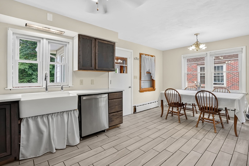 53 Ellerton Street Chicopee, MA 01020 - Photo 12 of 35