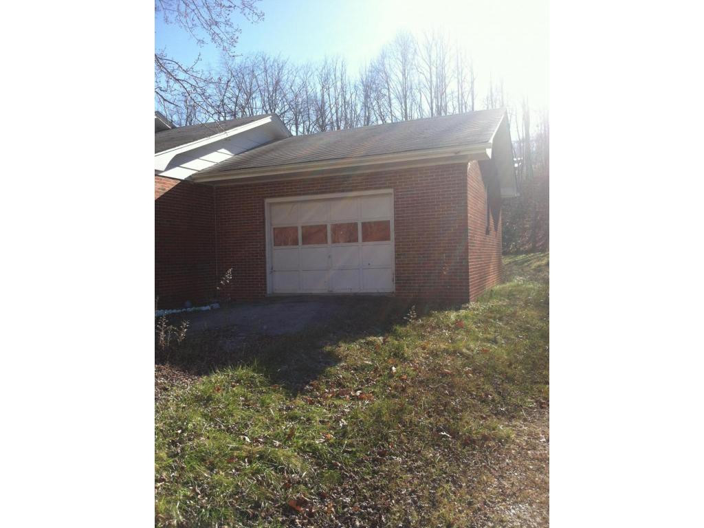 1173 Bulldog Road Trade, TN 37691 - Photo 8 of 13 1 CAR ATTACHED GARAGE