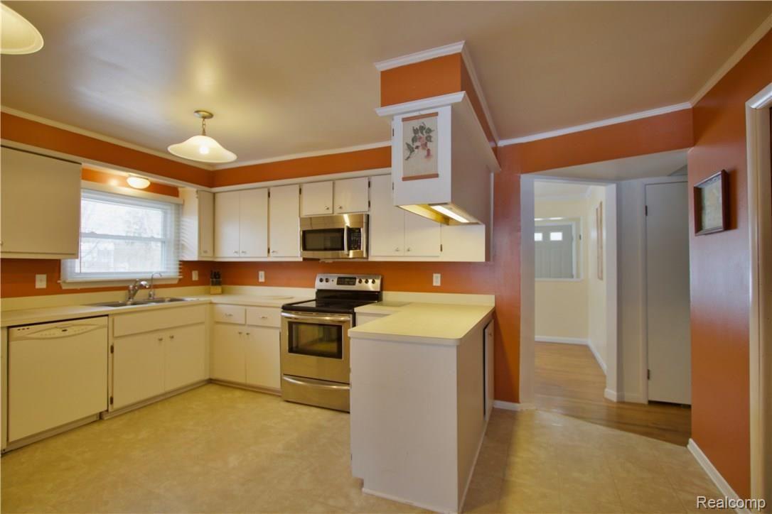kitchen 2.jpg