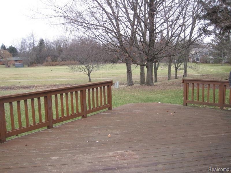 33632 Old Timber Road Farmington, MI 48331 - Photo 24 of 26 031.jpg
