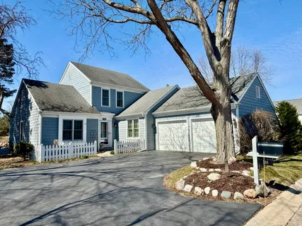 $457,900 | 388 Narragansett Court, Crystal Lake, IL 60012