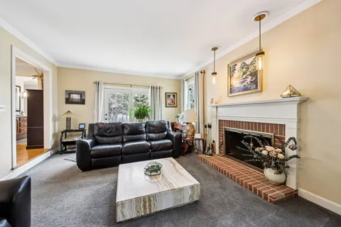 $457,900 | 388 Narragansett Court, Crystal Lake, IL 60012