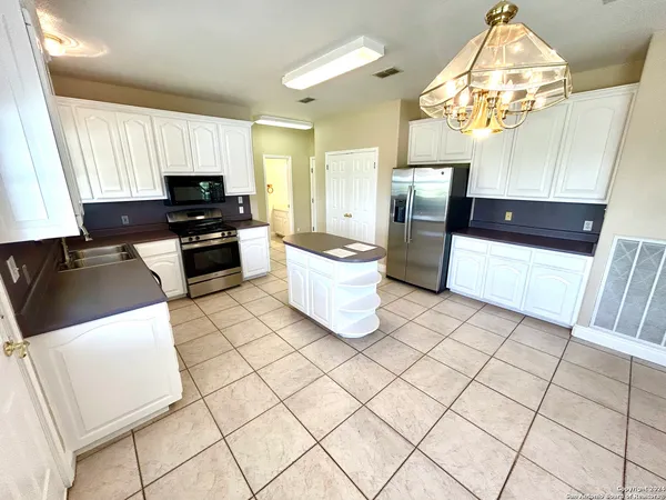 $2,499 | 215 River Bluff, Castroville, TX 78009