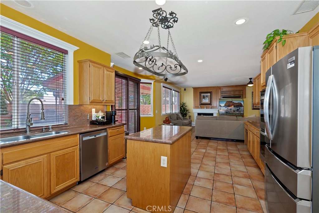 9609 Heartland Place Rancho Cucamonga, CA 91730 - Photo 15 of 48 Large Kitchen with Island.