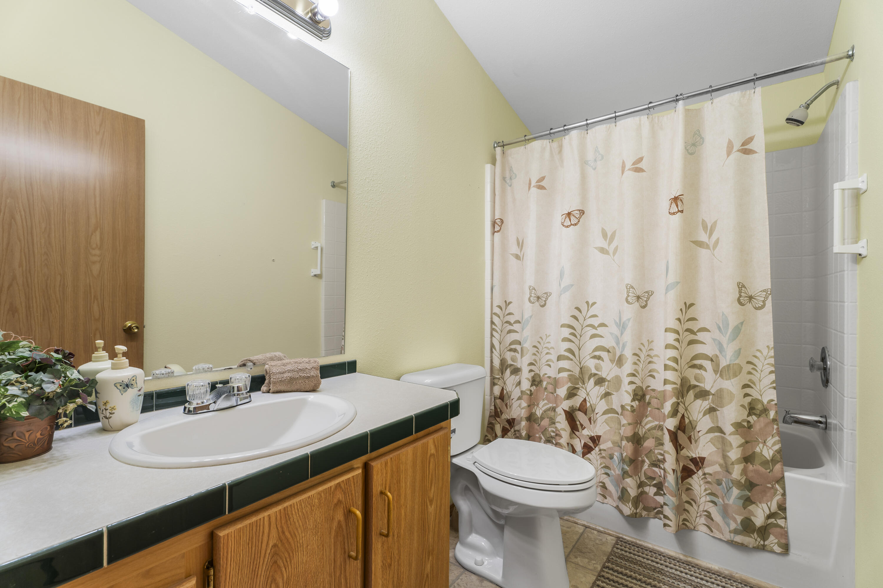 9141 Southwest Shad Road Terrebonne, OR 97760 - Photo 17 of 32 23-Bathroom