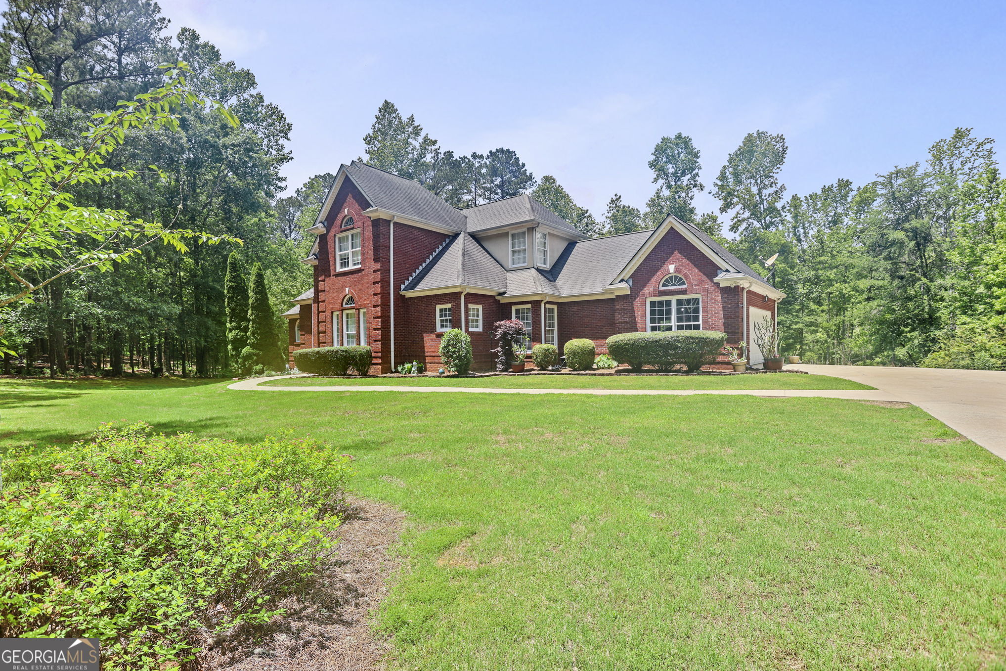 643 Old Greenville Road Fayetteville, GA 30215 - Photo 2 of 59 a front view of house with yard and green space