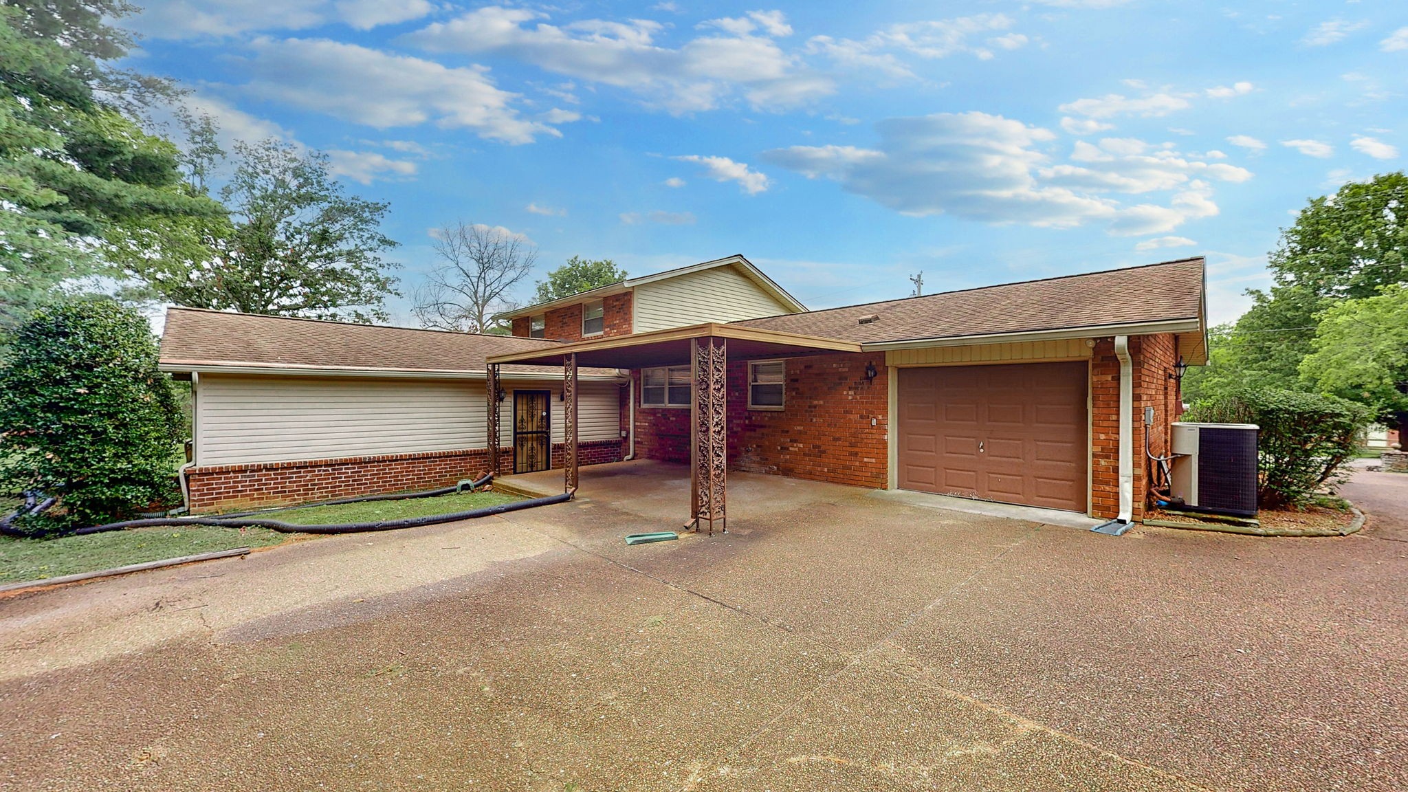 208 Edgebrook Road Goodlettsville, TN 37072 - Photo 2 of 43 Garage, car port and 3 car parking space