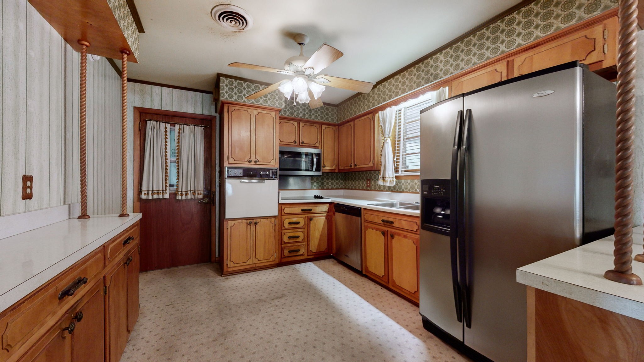 208 Edgebrook Road Goodlettsville, TN 37072 - Photo 3 of 43 kitchen and access to Garage