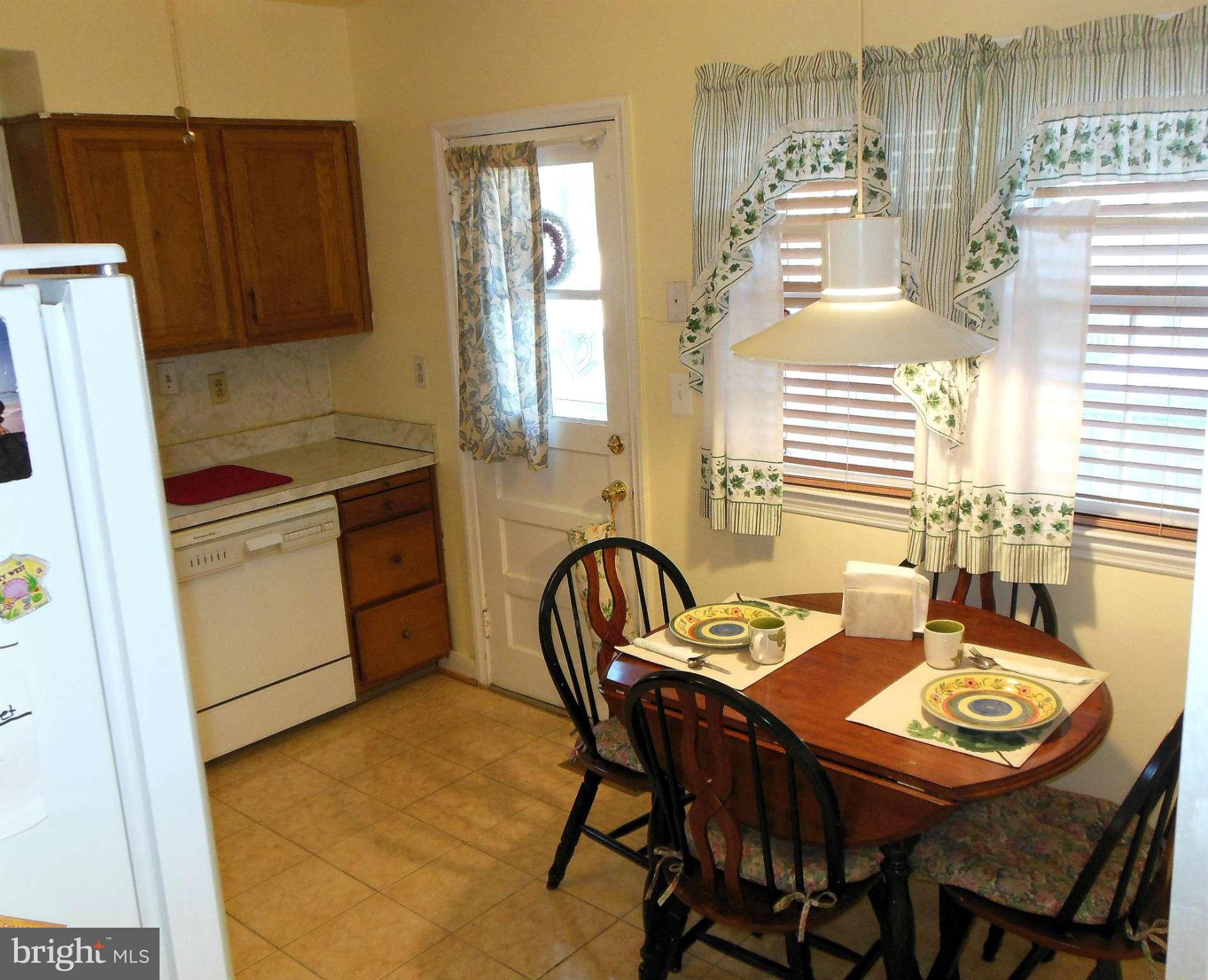 3619 Campfield Road Baltimore, MD 21207 - Photo 5 of 16 Table Space and Side Entrance