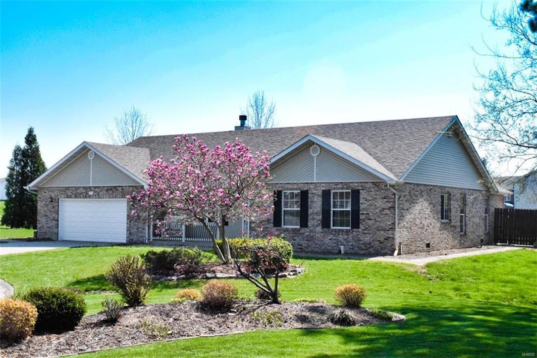 300 Benjamin Lane Waterloo, IL 62298 - Photo 1 of 25 Gallery Image 1