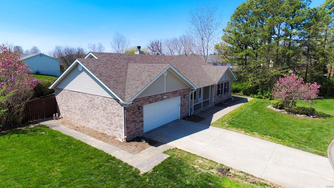 300 Benjamin Lane Waterloo, IL 62298 - Photo 2 of 25 Gallery Image 2