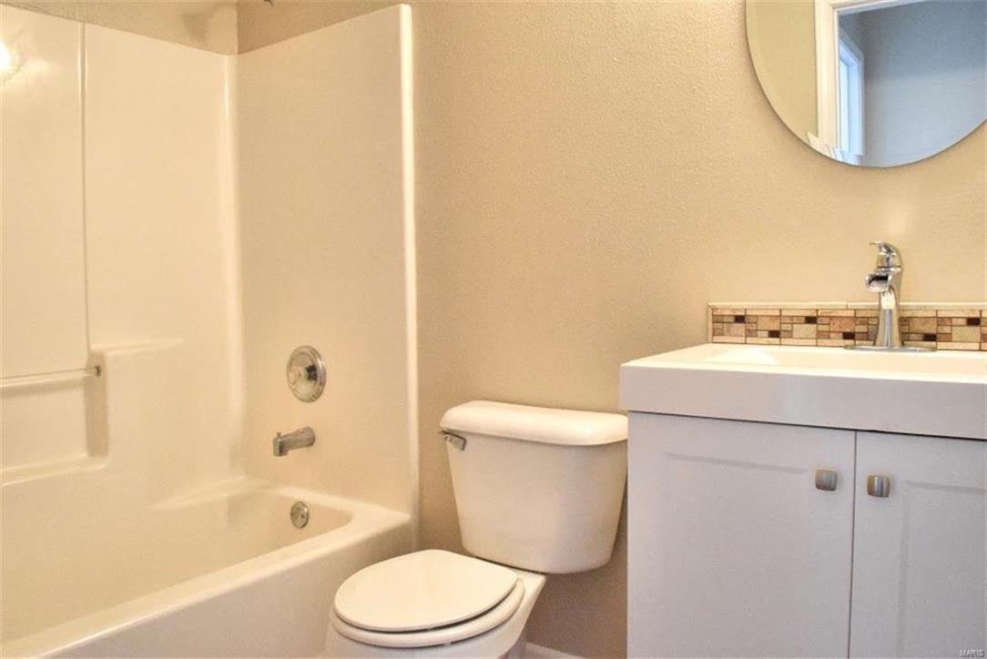 300 Benjamin Lane Waterloo, IL 62298 - Photo 14 of 25 Gallery Image 14