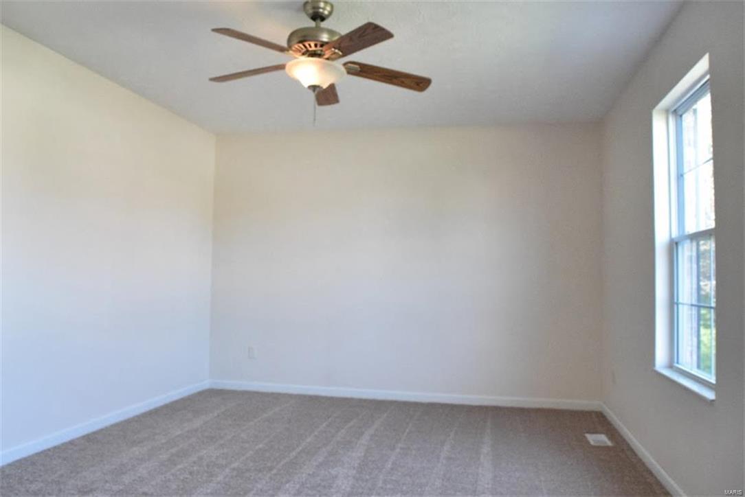 300 Benjamin Lane Waterloo, IL 62298 - Photo 15 of 25 Gallery Image 15