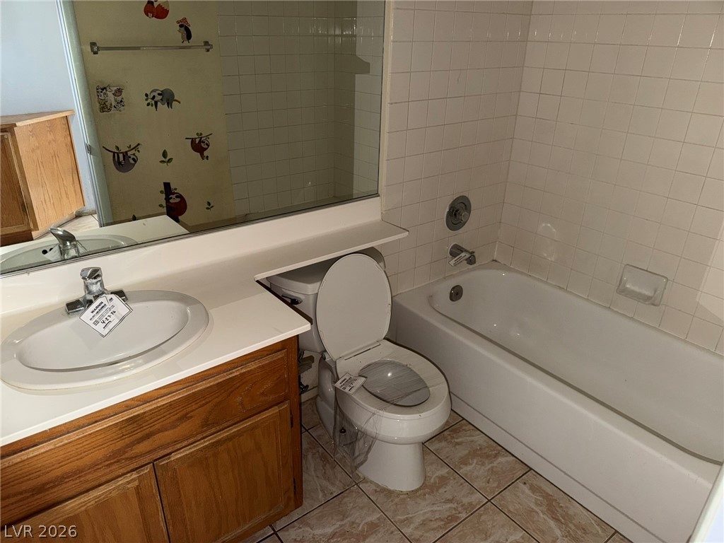 277 Gentle Bay Avenue Henderson, NV 89074 - Photo 4 of 43 This functional bathroom provides essential amenities for comfortable daily living.