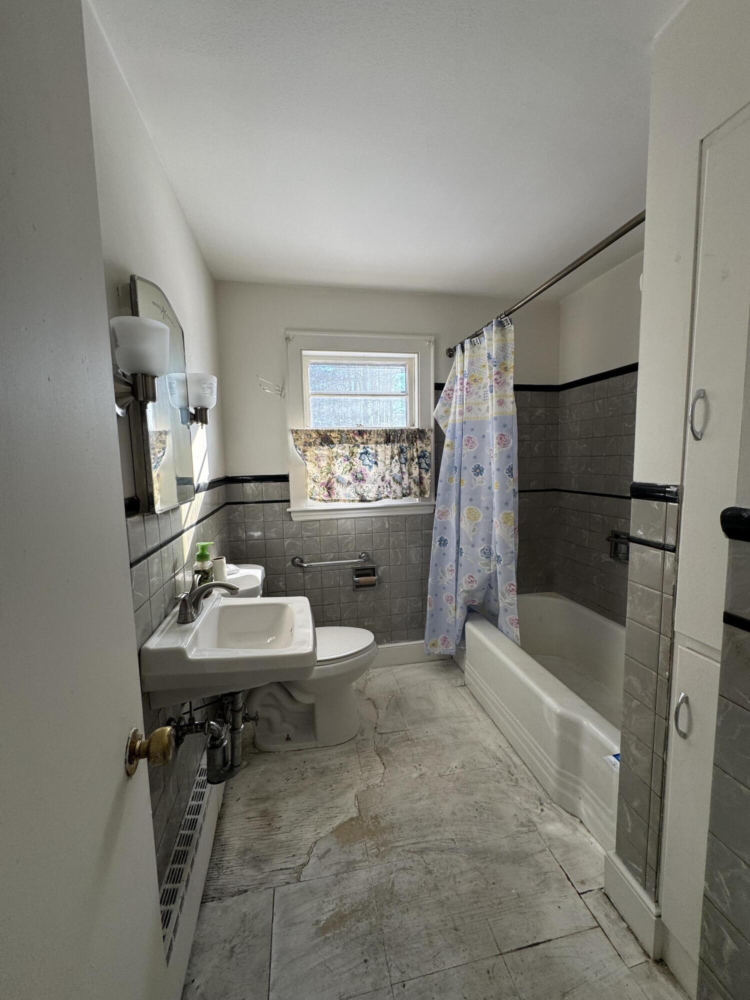1087 Riverside Street Portland, ME 04103 - Photo 14 of 18 IMG_1372