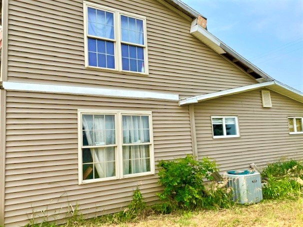 21374 Coleta Road Sterling, IL 61081 - Photo 5 of 19 a view of a windows in back of a house