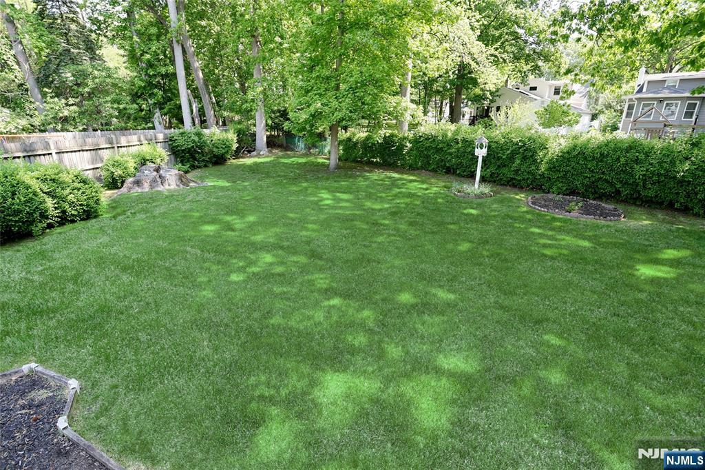 20 Dojean Court Bergenfield, NJ 07621 - Photo 49 of 50