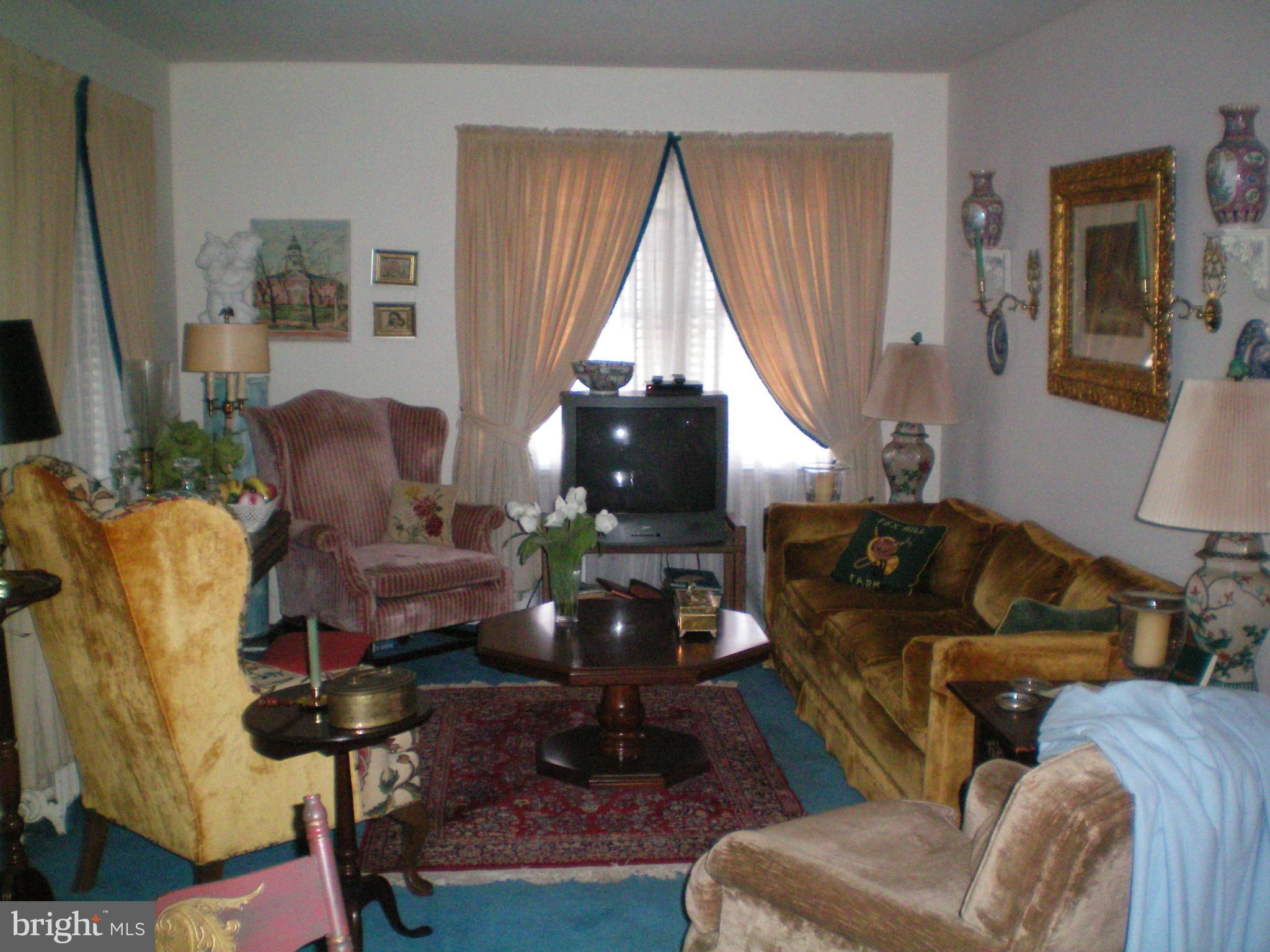 5085 Solomons Island Road Lothian, MD 20711 - Photo 4 of 23 Living Room