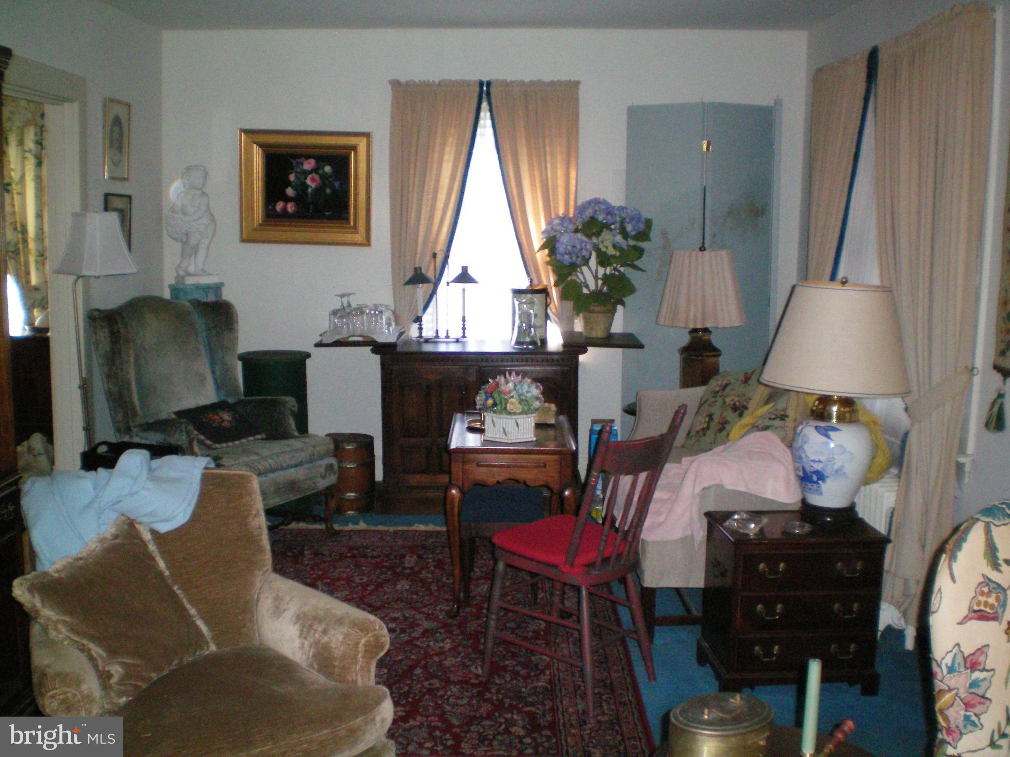 5085 Solomons Island Road Lothian, MD 20711 - Photo 5 of 23 Living Room