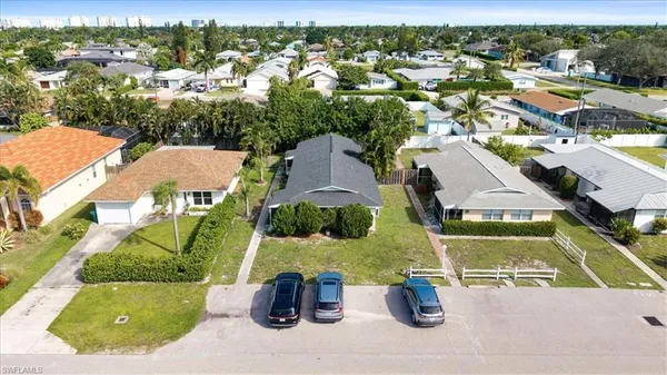 an aerial view of a house with yard swimming pool and outdoor seating
