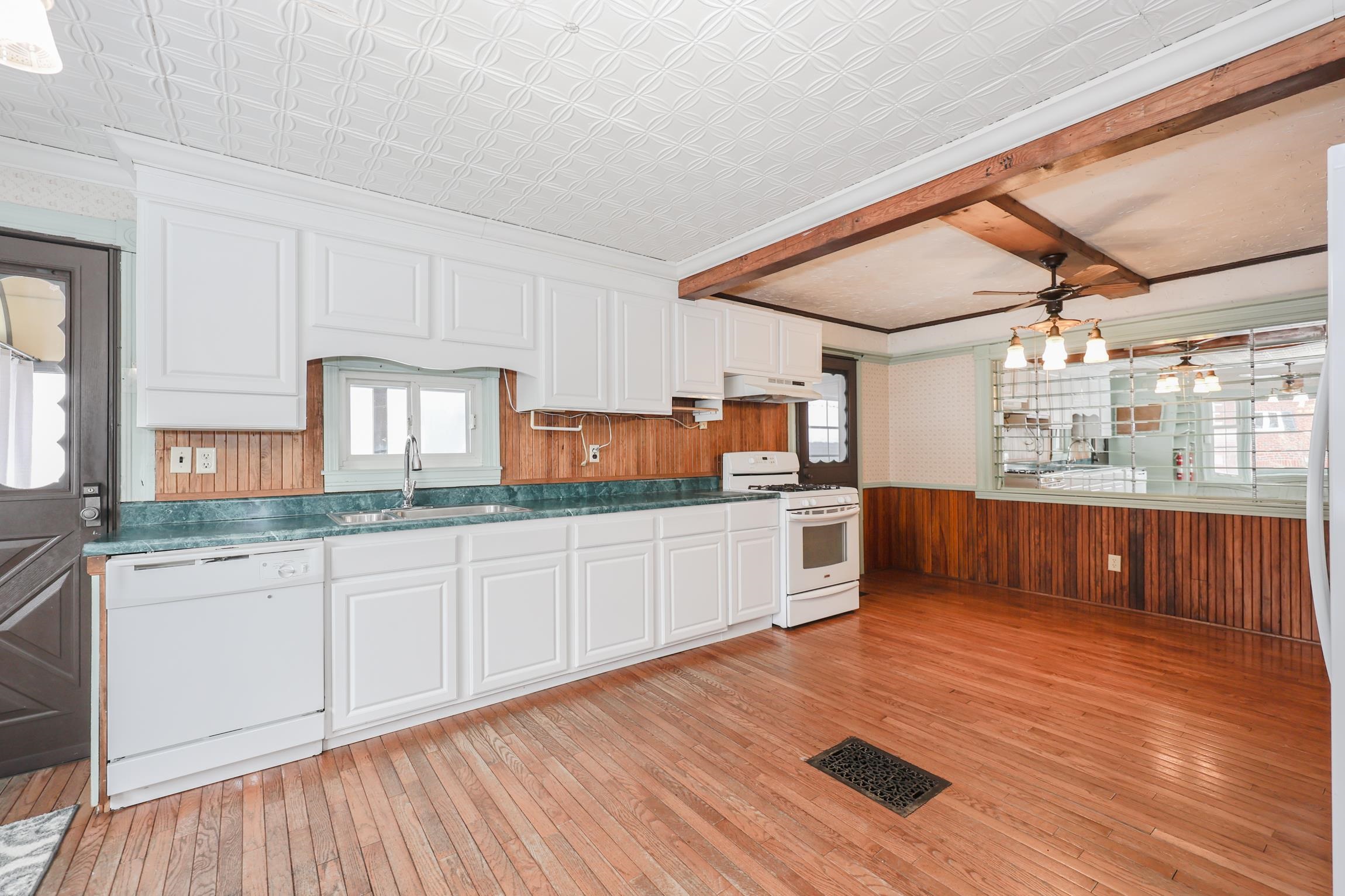 145 Candia Road Manchester, NH 03109 - Photo 13 of 44 Gallery Image 13