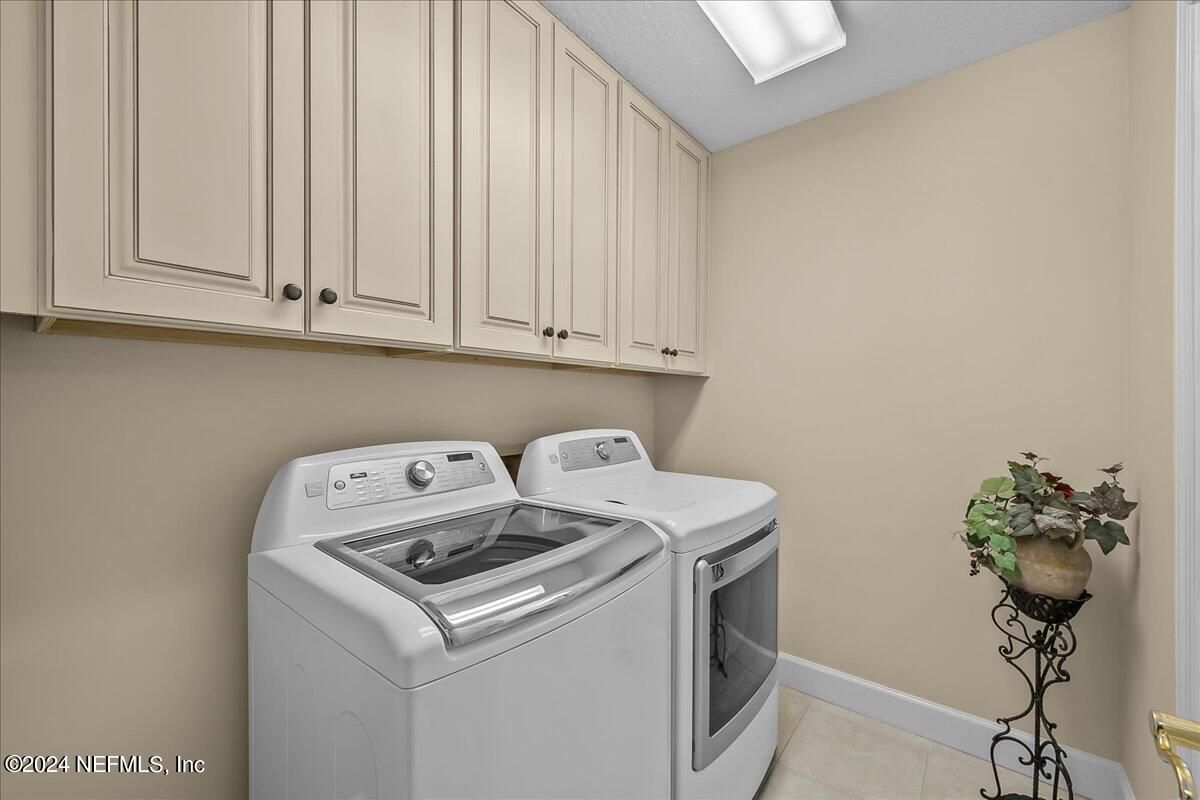 10285 Hamlet Glen Drive Jacksonville, FL 32221 - Photo 13 of 26 a utility room with dryer and washer
