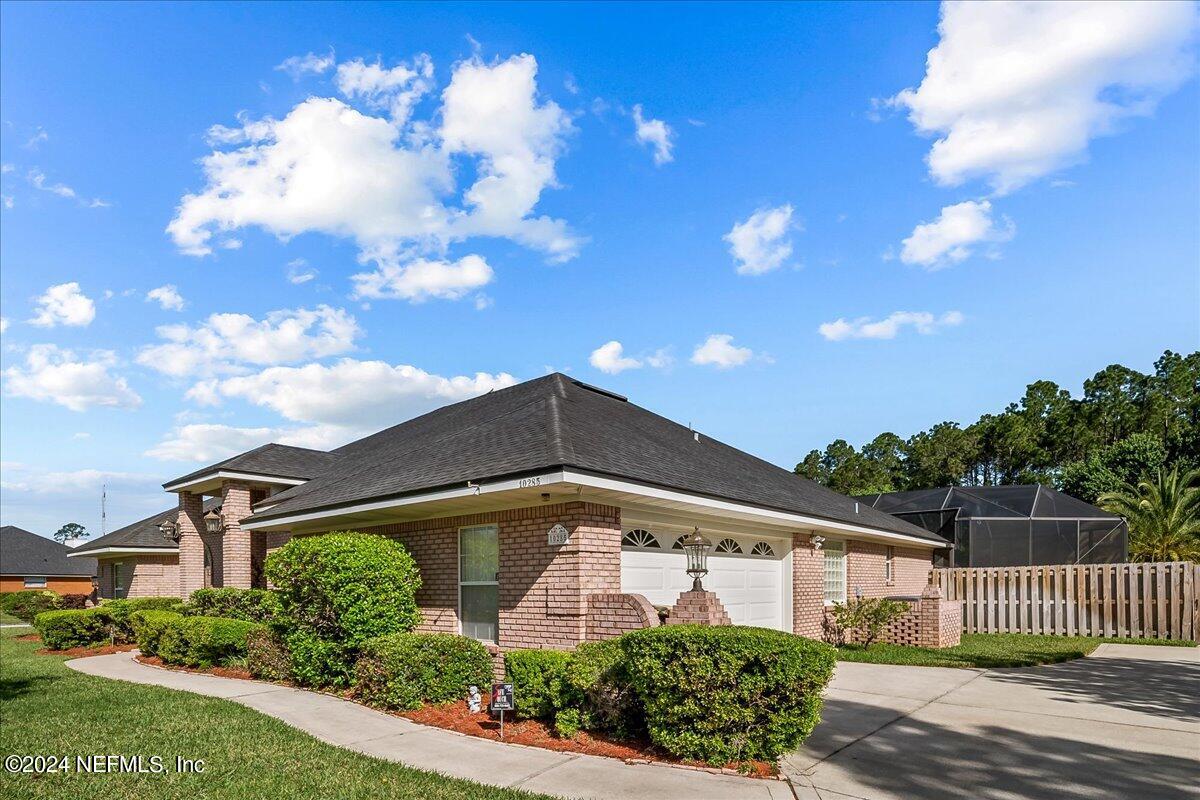 10285 Hamlet Glen Drive Jacksonville, FL 32221 - Photo 3 of 26 a front view of a house with a yard