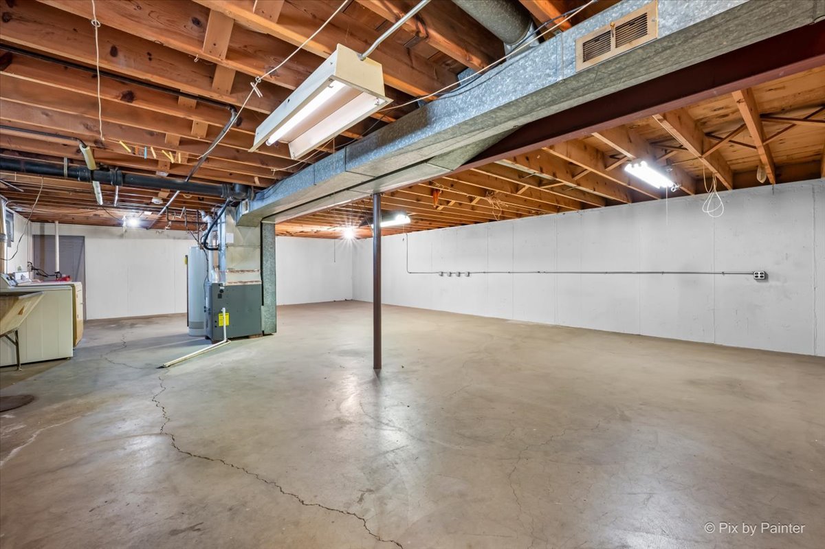 970 Fischer Drive Addison, IL 60101 - Photo 22 of 32 a view of an empty room