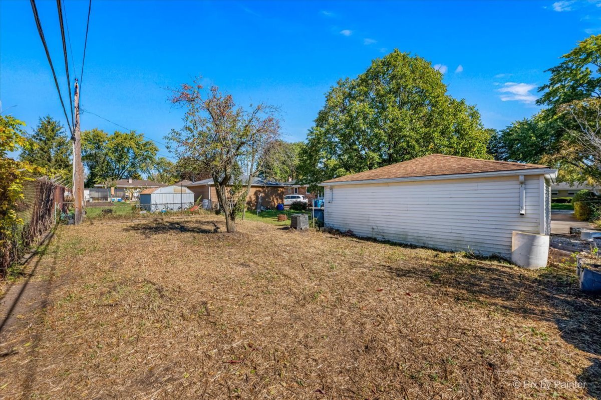 970 Fischer Drive Addison, IL 60101 - Photo 31 of 32 a view of patio with table and chairs and potted plants