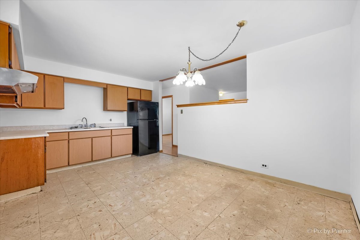 970 Fischer Drive Addison, IL 60101 - Photo 4 of 32 a kitchen with a sink cabinets and window