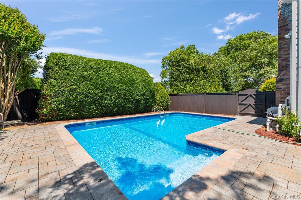 100 Cabot Road Massapequa, NY 11758 - Photo 39 of 49