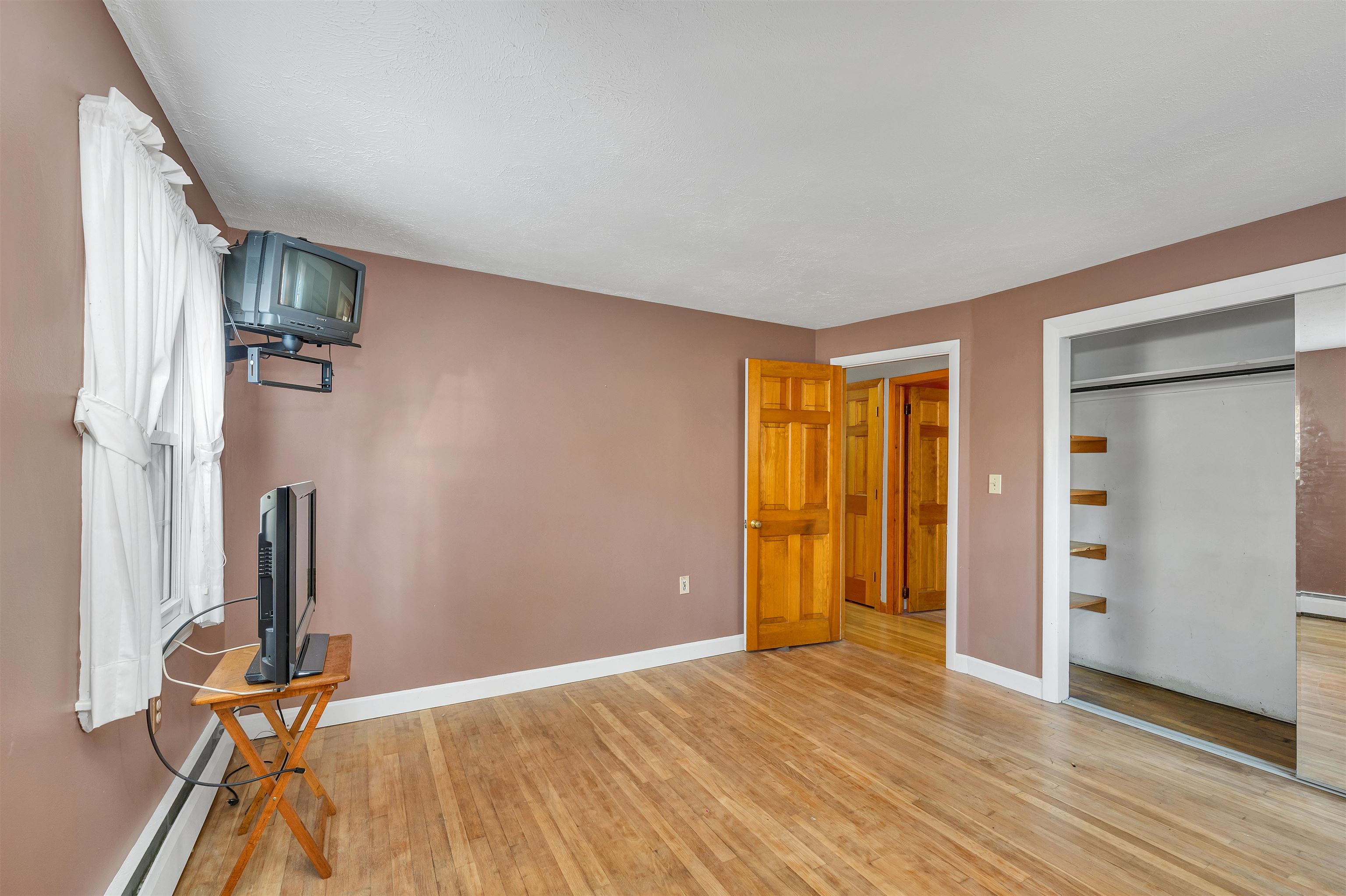 23 Bartlett Street Kingston, NH 03848 - Photo 11 of 40