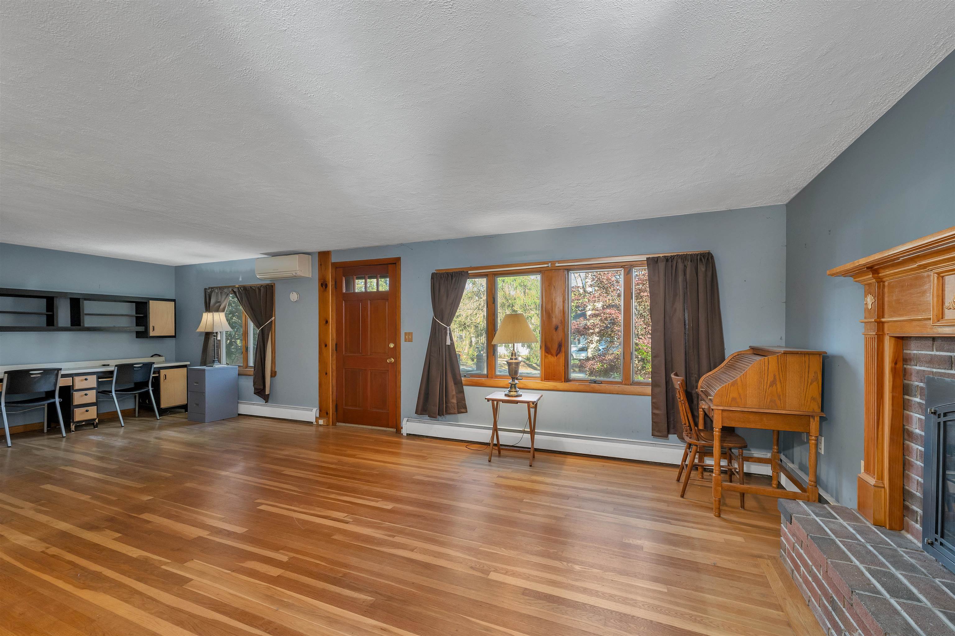 23 Bartlett Street Kingston, NH 03848 - Photo 3 of 40